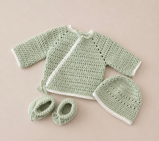 Ensemble de naissance : brassière, bonnet, chaussons